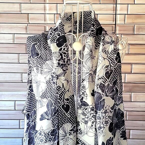 Christopher and Banks sleeveless blouse  Size M - Picture 2 of 8